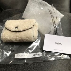 🥰🥰NWT Coach Shearling  TurnLock Card Case🥰🥰